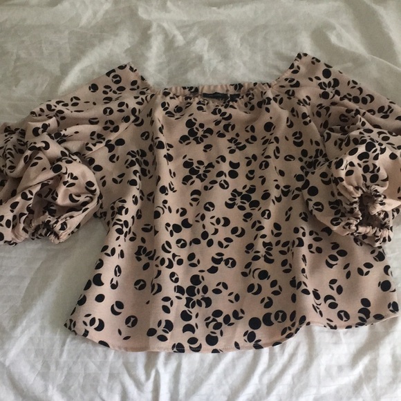 Gorgeous Halogen off the shoulder blouse - Picture 2 of 4